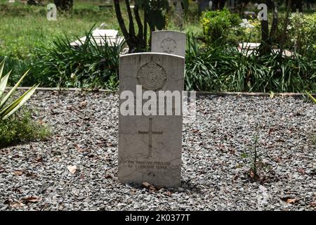 Nakuru, Vallée du Rift, Kenya. 9th septembre 2022. Une vue sur les pierres tombales des tombes de la première et de la deuxième Guerre mondiale du Commonwealth au cimetière du Nord de Nakuru. Selon la Commission des sépultures de guerre du Commonwealth, le cimetière nord de Nakuru contient 27 sépultures du Commonwealth de la première Guerre mondiale et 45 de la Seconde Guerre mondiale. Pendant la Seconde Guerre mondiale, la reine Elizabeth, alors princesse, a servi dans le Service territorial auxiliaire des femmes, la branche féminine de l'Armée britannique. (Image de crédit : © James Wakibia/SOPA Images via ZUMA Press Wire) Banque D'Images