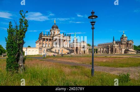 Communs, anciens bâtiments de ferme derrière le Nouveau Palais dans le Parc de Sanssouci, aujourd'hui bâtiments de l'Université de Potsdam, Parc de Sanssouci, Potsdam, Brandebourg, Allemagne Banque D'Images