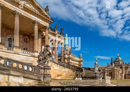 Communs, anciens bâtiments de ferme derrière le Nouveau Palais dans le Parc de Sanssouci, aujourd'hui bâtiments de l'Université de Potsdam, Parc de Sanssouci, Potsdam, Brandebourg, Allemagne Banque D'Images