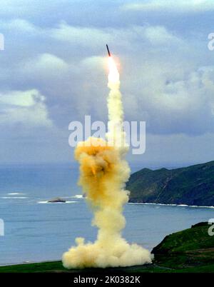 Le Minuteman LGM-30 est un missile balistique intercontinental terrestre américain (ICBM), en service avec le Commandement de la frappe globale de la Force aérienne. En 2021, la version LGM-30G Minuteman III est le seul ICBM terrestre en service aux États-Unis et représente la branche terrestre de la triade nucléaire américaine Banque D'Images