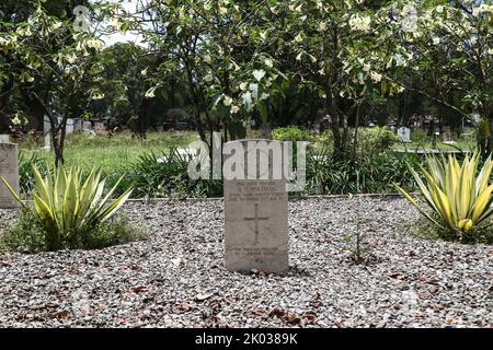 Nakuru, Vallée du Rift, Kenya. 9th septembre 2022. Vue sur une pierre tombale des tombes de la première et de la deuxième Guerre mondiale du Commonwealth au cimetière de Nakuru North. Selon la Commission des sépultures de guerre du Commonwealth, le cimetière nord de Nakuru contient 27 sépultures du Commonwealth de la première Guerre mondiale et 45 de la Seconde Guerre mondiale. Pendant la Seconde Guerre mondiale, la reine Elizabeth, alors princesse, a servi dans le Service territorial auxiliaire des femmes, la branche féminine de l'Armée britannique. (Image de crédit : © James Wakibia/SOPA Images via ZUMA Press Wire) Banque D'Images