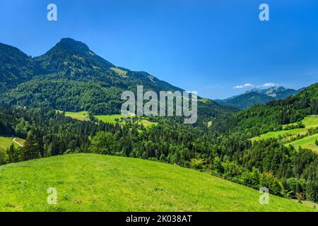 Allemagne, Bavière, Comté de Rosenheim, Oberaudorf, Zimmerau, Vue sur Brünnstein et Buchau Banque D'Images