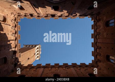 Torre del Mangia, clocher de Piazza del Campo, Sienne, Toscane, Italie Banque D'Images