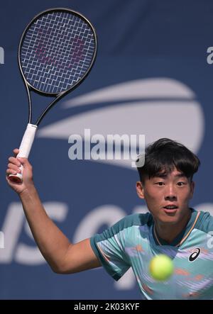 New York City, États-Unis, 09 septembre 2022. Coleman Wong de Hongkong photographié lors du match de demi-finale du tournoi Boys Singles Juniors, entre Belgian Bailly et Wong de Hong Kong, au tournoi de tennis US Open Grand Slam, à Flushing Meadow, à New York City, USA, le vendredi 09 septembre 2022. BELGA PHOTO TONY BEHAR Banque D'Images