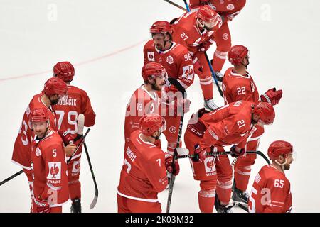 Trinec, République tchèque. 09th septembre 2022. Les joueurs de Trinec sont vus après la Ligue de hockey des champions, Groupe H, match HC Ocelari Trinec contre Skelleftea AIK, sur 9 septembre 2022, à Trinec, République Tchèque. Crédit: Jaroslav Ozana/CTK photo/Alay Live News Banque D'Images