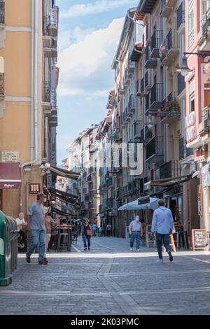 PAMPELUNE: ESPAGNE-5 AOÛT 2021: La rue où les taureaux courent (encierro) à San Fermin Banque D'Images