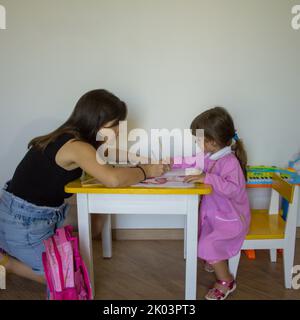 Référence au retour à l'école et aux activités menées à l'école primaire Banque D'Images