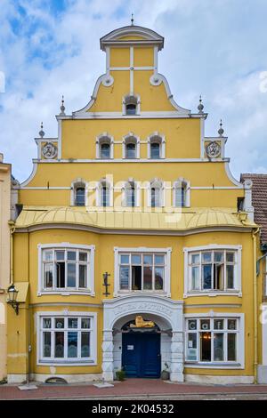 Alte Löwenapotheke (ancien Lion Apothecary), bâtiment médiéval classé de la Bademutterstrasse no 2, vieille ville historique de Wismar, Allemagne. Banque D'Images