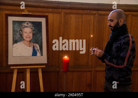 Moscou, Russie. 9th septembre 2022. Les croyants assistent à une prière commémorative pour la reine Elizabeth II à l'église anglicane Saint-Andrew à Moscou, en Russie. Nikolay Vinokurov/Alay Live News Banque D'Images