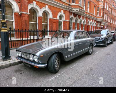 Londres, Royaume-Uni-1,9.22: Le Bristol 411 Series 6 garé dans une rue à Londres. Le Bristol 411 est une automobile construite par le constructeur britannique Banque D'Images