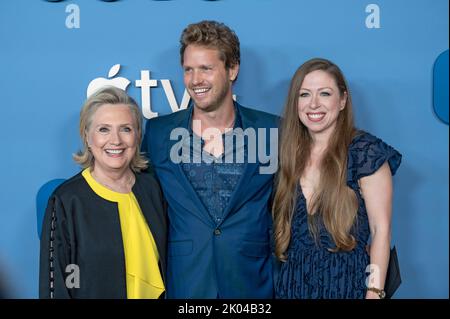 NEW YORK, NEW YORK - SEPTEMBRE 08 : Hillary Clinton, Sam Branson et Chelsea Clinton assistent à la première des docussières « Gutsy » d'Apple TV+ au Times Center Theatre on 08 septembre 2022 à New York. Crédit : Ron Adar/Alay Live News Banque D'Images