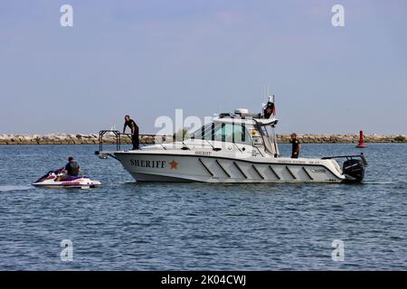 Bateau de patrouille maritime de Sheriff dans le port de Cleveland en septembre 2022 Banque D'Images
