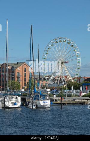 Bateaux, marina, Grande roue, Heiligenhafen, Schleswig-Holstein, Allemagne Banque D'Images