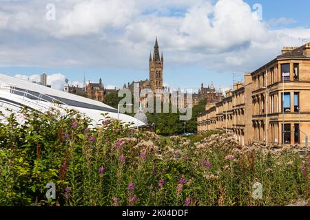 Vue sur l'université de Glasgow en été Banque D'Images