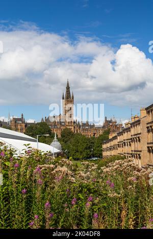 Vue sur l'université de Glasgow en été Banque D'Images