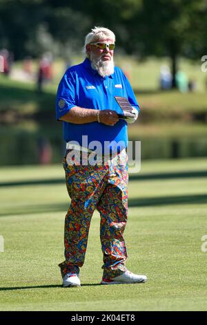 09 septembre 2022: John Daly vérifie ses notes sur le fairway 5th lors de la première partie de la Classique de l'Ascension Charity qui s'est tenue au Norwood Hills Country Club à Jennings, Mo Richard Ulreich/CSM Banque D'Images