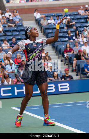 Coco Gauff (États-Unis) en compétition à l'US Open 2022. Banque D'Images