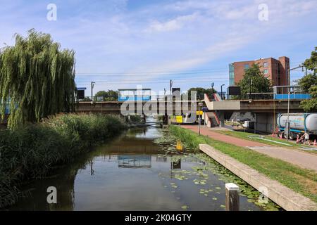 Activités d'entretien à la gare de Nieuwerkerk aan den IJssel aux pays-Bas Banque D'Images