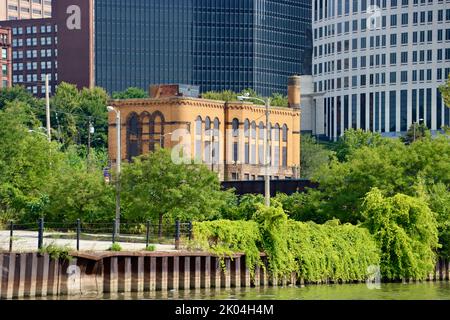 Vue sur la ville de Cleveland depuis la rivière Cuyahoga. Banque D'Images