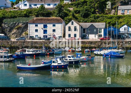 Port de Porthleven, Porthleven, Helston, Cornouailles, Angleterre, ROYAUME-UNI Banque D'Images