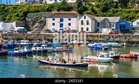 Port de Porthleven, Porthleven, Helston, Cornouailles, Angleterre, ROYAUME-UNI Banque D'Images