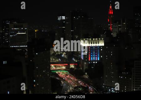 Sao Paulo, Sao Paulo, Brésil. 9th septembre 2022. (INT) le bâtiment de l'hôtel de ville de Sao Paulo rend hommage à la reine Elizabeth II 9 septembre 2022, Sao Paulo, Brésil: L'hôtel de ville de Sao Paulo reçoit un éclairage spécial dans les couleurs du Royaume-Uni: Bleu, rouge et blanc, en l'honneur de la reine Elizabeth II, qui est décédée à l'âge de 96 ans. (Credit image: © Leco Viana/TheNEWS2 via ZUMA Press Wire) Banque D'Images