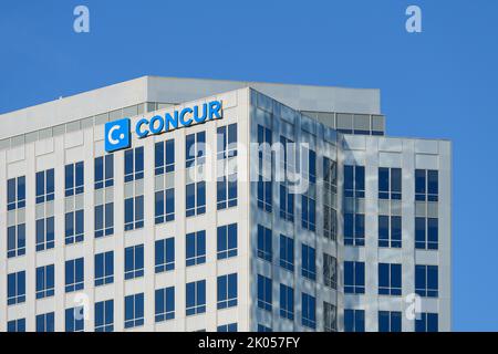 Bellevue, WA, Etats-Unis - 08 septembre 2022; SAP affaires Concur nom sur la tour de bureau à Bellevue avec des fenêtres et le ciel bleu Banque D'Images