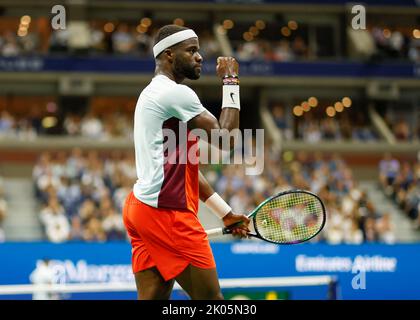 New York, États-Unis, 9th septembre 2022. FRANCES Tiafoe, JOUEUR DE tennis AMÉRICAIN, célèbre le tournoi de l'US Open au Billie Jean King National tennis Center le vendredi 09 septembre 2022. © Juergen Hasenkopf / Alamy Live News Banque D'Images