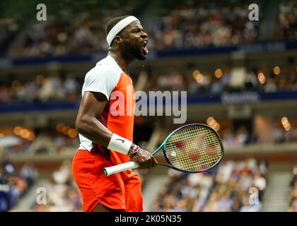 New York, États-Unis, 9th septembre 2022. FRANCES Tiafoe, JOUEUR DE tennis AMÉRICAIN, réagit lors du tournoi de l'US Open au Billie Jean King National tennis Center le vendredi 09 septembre 2022. © Juergen Hasenkopf / Alamy Live News Banque D'Images