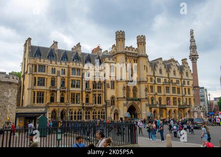 Broad Sanctuary House à côté de l'abbaye de Westminster dans la ville de Westminster à Londres, Angleterre, Royaume-Uni. Cette église est classée au patrimoine mondial de l'UNESCO depuis 1987. Banque D'Images