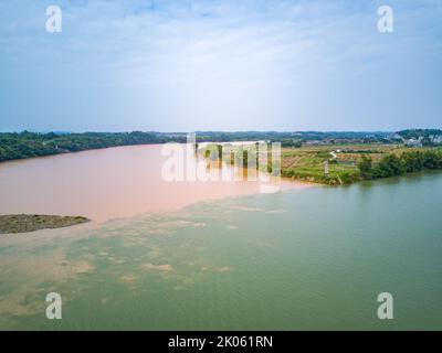 Sanjiangkou, Nanning, Guangxi, Chine, la ligne de division où se rencontrent les deux rivières Banque D'Images