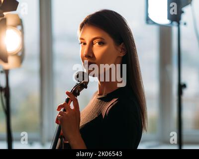 studio de portrait professionnel violoniste féminin Banque D'Images