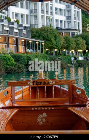 Bateau en bois sur le lac Bled, Slovénie Banque D'Images