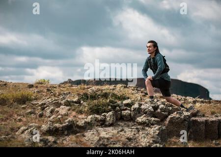 Entraînement masculin chinois de coureur de sentier dans la nature Banque D'Images