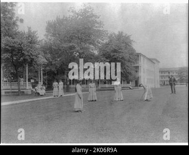 Activités étudiantes - jouer au croquet, Carlisle Indian School, Carlisle, Pennsylvanie, 1901. École d'embarquement pour étudiants amérindiens, fondée en 1879 sous l'autorité gouvernementale des États-Unis. Banque D'Images