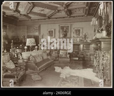 Mary Scott Townsend House, Washington, D.C., c1910. Photographie montre la bibliothèque avec foyer décoratif, peintures, meubles, et livres à la maison Townsend, plus tard la maison de Mathilde et B. Sumner Wells, maintenant le Cosmos Club, 2121 Massachusetts Ave., N.W., Washington, D.C. Banque D'Images