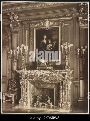 Mary Scott Townsend House, Washington, D.C., c1910. La photographie montre une cheminée avec un manteau décoratif et un vermantel contenant une peinture à la maison de Townsend, plus tard la maison de Mathilde et B. Sumner Wells, maintenant le Cosmos Club, 2121 Massachusetts Ave., N.W., Washington, D.C. Banque D'Images