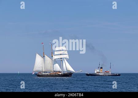 Bateau à voile, brise-glace à vapeur Stettin, mer Baltique, Hanse Sail, Warnemünde, Rostock, Mecklenburg-Ouest Pomerania, Allemagne Banque D'Images