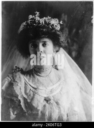 Alice (Roosevelt) Longworth, 1884-1980, 1906. Portrait de la tête et des épaules, face à gauche, dans sa robe de mariée. [Fille du président Theodore Roosevelt et de sa première femme Alice Hathaway Lee]. Banque D'Images