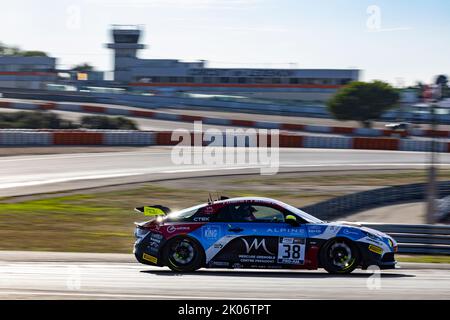 38 BELTOISE Vincent, LEMAITRE Yves, course de Mirage, Alpine A110 GT4, action pendant la ronde 5th du Championnat de France FFSA GT 2022, de 11 septembre à 13 sur le circuit de Lédenon à Lédenon, France - photo Marc de Mattia / DPPI Banque D'Images