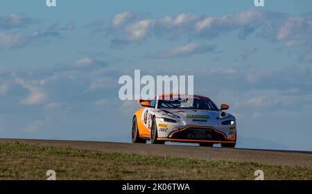 161 CARRIERE Christophe, DUMAINE Dider, AGS Event, Aston Martin Vantage AMR GT4, action pendant la ronde 5th du Championnat de France FFSA GT 2022, de 11 septembre à 13 sur le circuit de Lédenon à Lédenon, France - photo Marc de Mattia / DPPI Banque D'Images