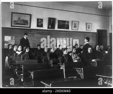 École indienne de Carlisle, Carlisle, Pennsylvanie, classe du gouvernement, 1901. Banque D'Images