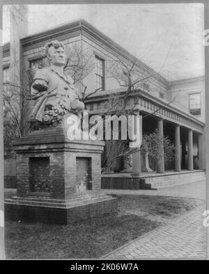 U.S. Naval Academy, Annapolis - statue de Tecumseh, (1902?). ['Tamanend, chef des Indiens du Delaware', sculpture en bois de William Luke, réalisée en 1817. La sculpture était la figure de proue du navire de guerre USS Delaware qui a été brûlé pendant la guerre civile américaine. La figurine a été sauvée et exposée à l'Académie navale des États-Unis. Les midshipmen (par erreur?) Nommé la sculpture pour Tecumseh, un chef Shawnee]. Banque D'Images