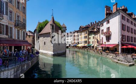 ANNECY, FRANCE - 10 JUILLET 2022 : la vieille ville. Banque D'Images