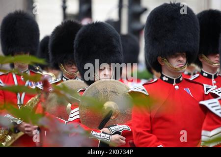 Membres de la bande militaire lors de la lecture de la Proclamation d'accession du roi Charles III à la Bourse royale de Londres. Date de la photo: Samedi 10 septembre 2022. Banque D'Images