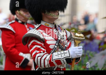 Membres de la bande militaire lors de la lecture de la Proclamation d'accession du roi Charles III à la Bourse royale de Londres. Date de la photo: Samedi 10 septembre 2022. Banque D'Images