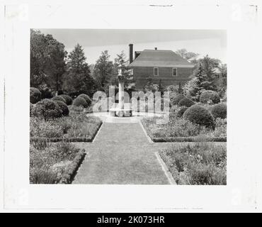 « York Hall », Captain George Preston Blow House, route 1005 et main Street, Yorktown, York County, Virginia, 1929. Architecture de la maison : Griffin & amp; Wynkoop, pour le capitaine George Preston Blow, s'ajoute à la maison en briques du 18th siècle, la maison de Thomas Nelson Jr., 1738-1739, après l'achat par Blow en 1914. Paysage : Charles Freeman Gillette, à partir de 1914. Banque D'Images