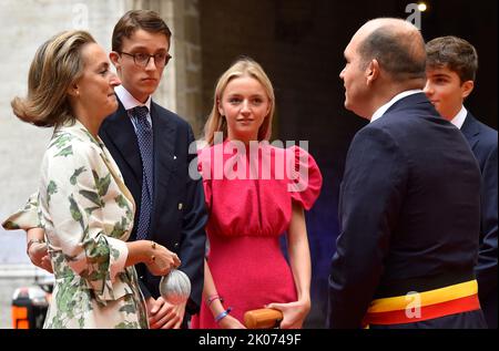 Princesse Claire de Belgique, prince Nicolas, princesse Louise et prince Aymeric photographiés lors du mariage officiel à l'hôtel de ville de Bruxelles, de la princesse Maria-Laura de Belgique et de William Isvy, le samedi 10 septembre 2022, à Bruxelles. BELGA PHOTO POOL PHILIPPE REYNAERS Banque D'Images