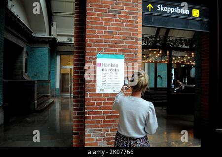 Malmo /Suède/10 septembre 2022/ les Suédois éalring voter pour les élections législatives suédoises élections législatives à malmo en Suède. (Photo..Francis Joseph Dean/Dean Pictures. Banque D'Images