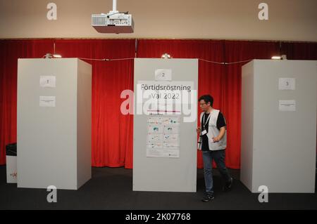 Malmo /Suède/10 septembre 2022/ les Suédois éalring voter pour les élections législatives suédoises élections législatives à malmo en Suède. (Photo..Francis Joseph Dean/Dean Pictures. Banque D'Images